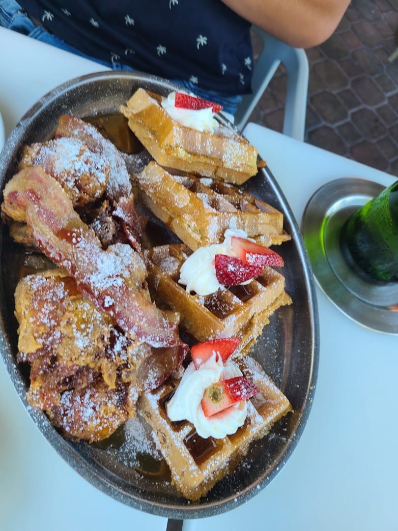 Chicken and waffles with maple syrup