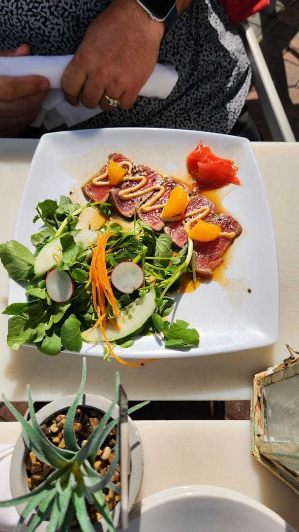 Tuna tartar with avocado and mango